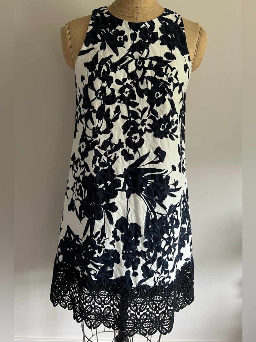 Carmen Marc Valvo Black and White Floral Lace-Hem Shift Dress
